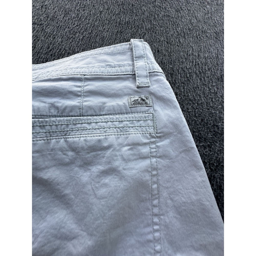 Eddie Bauer Shorts Womens Size 18 Light Gray Pockets Flat Front‎ Stretch Casual - Picture 10 of 11